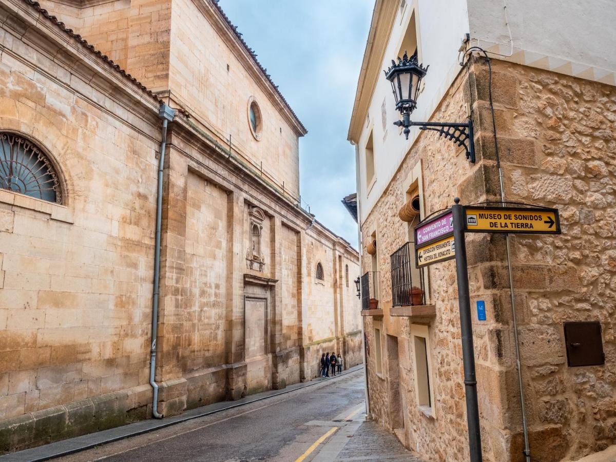Encantadora Casa de Pueblo con 5 Hab. en Burgos Santo Domingo De Silos Exterior foto